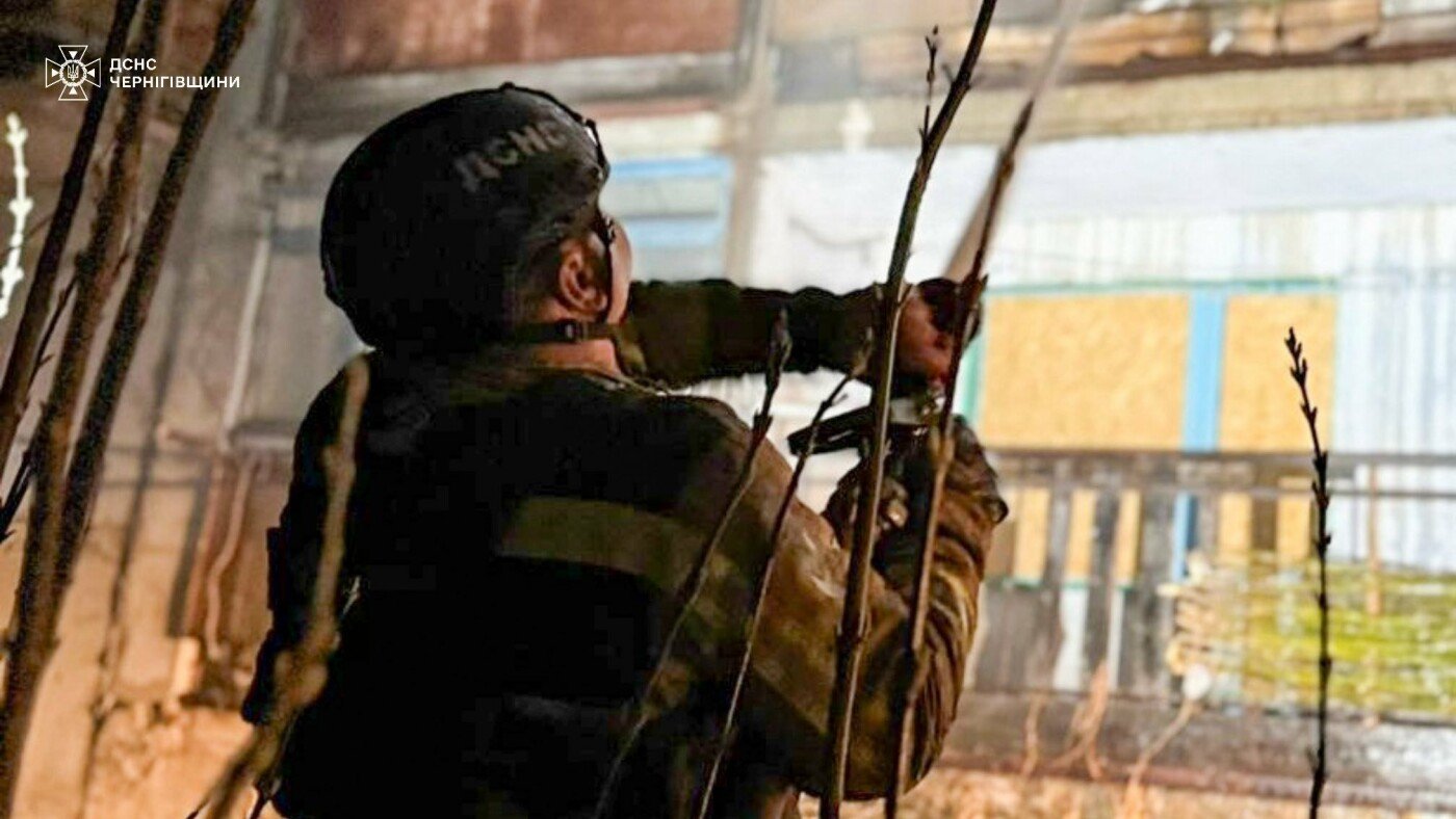 Російські удари по Чернігівщині: сталися пожежі в житловому будинку та господарчій споруді