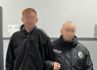 Схопив золотий ланцюжок з хрестиком і втік: у Чернігові затримали грабіжника