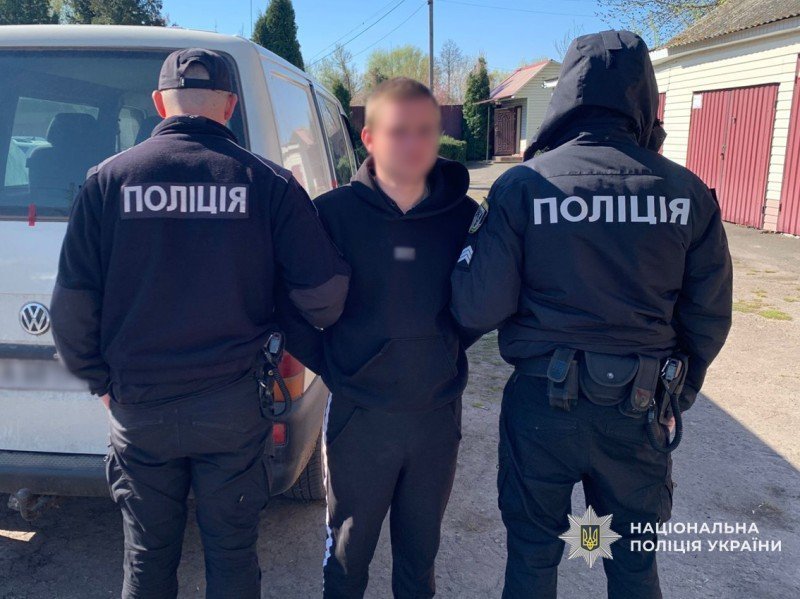 На Чернігівщині молодик побив знайомого та угнав мікроавтобус