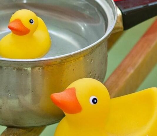 Гарячу воду відключать у понад 70 будинках Чернігова: графік і адреси