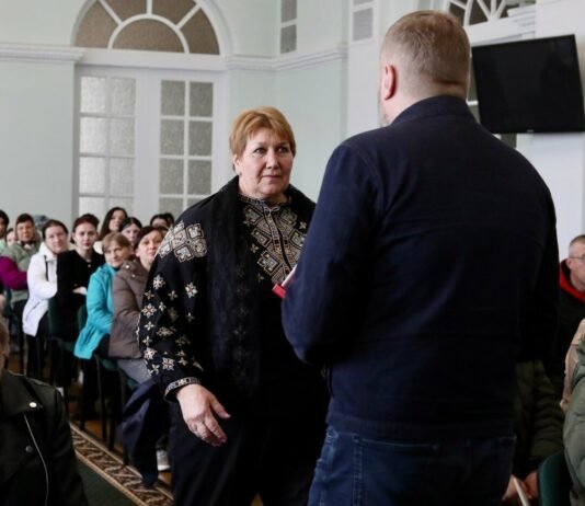 Державні нагороди посмертно: у Чернігові вручили відзнаки родинам воїнів