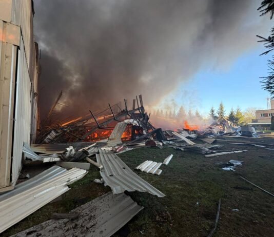 Щонайменше 18 російських БпЛА атакували Корюківку на Чернігівщині: є постраждалі