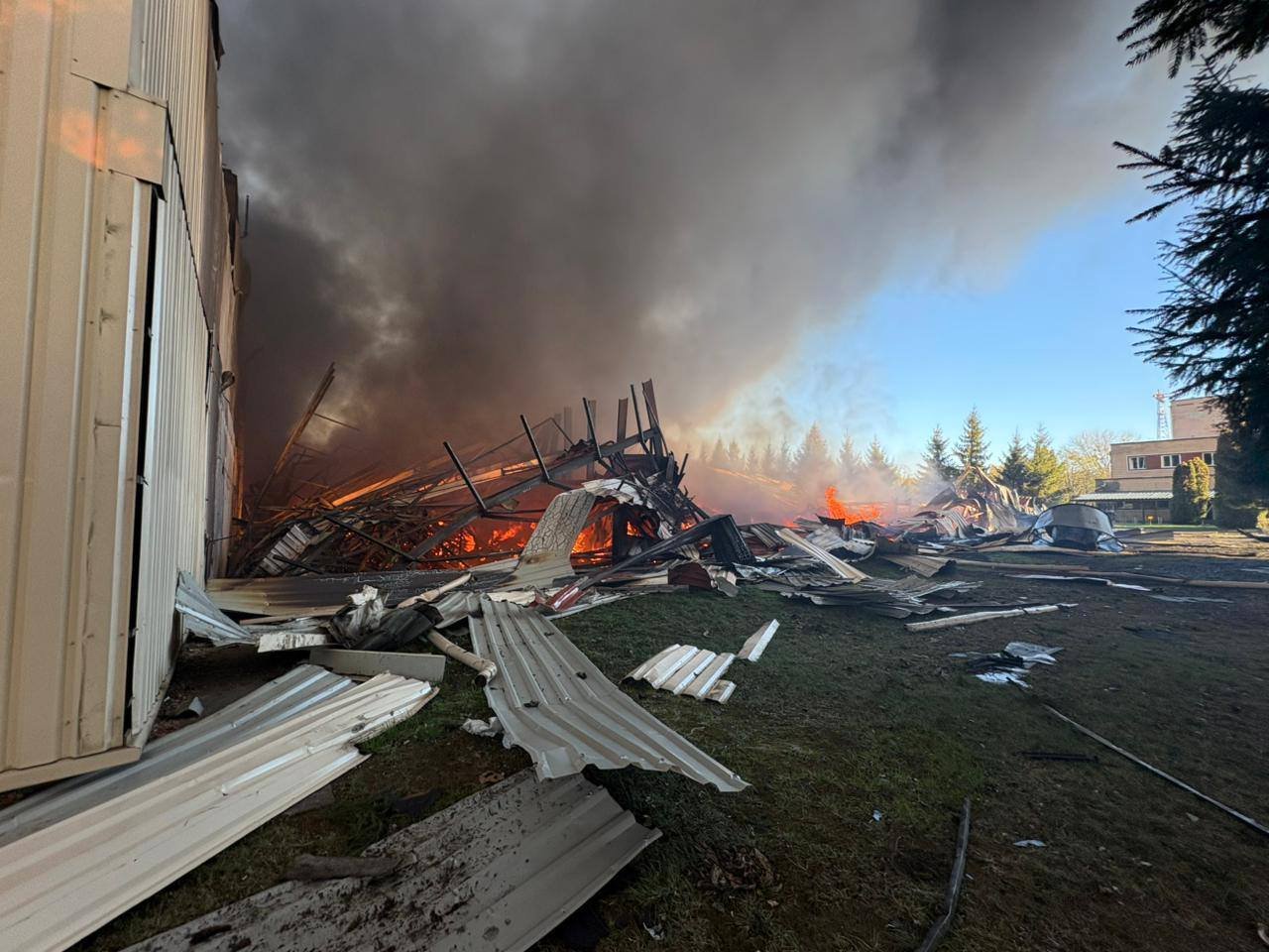 Щонайменше 18 російських БпЛА атакували Корюківку на Чернігівщині: є постраждалі