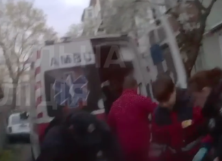 У Чернігові чоловік сам завдав собі ножових поранень: патрульні надали допомогу першими