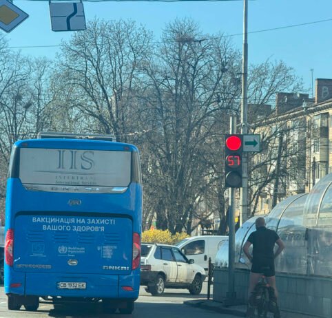 ДТП у центрі Чернігова за участі автобуса (Фотофакт)