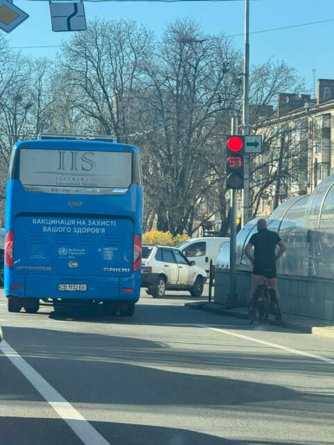 ДТП у центрі Чернігова за участі автобуса (Фотофакт)