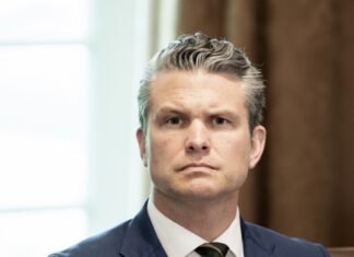 Министра обороны США заподозрили в инсайдерской торговле акциями накануне войны с Ираном