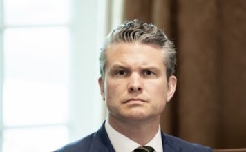 Министра обороны США заподозрили в инсайдерской торговле акциями накануне войны с Ираном