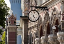 Международные резервы в марте сократились на 5%. Среди причин – необычное поведение цен золота