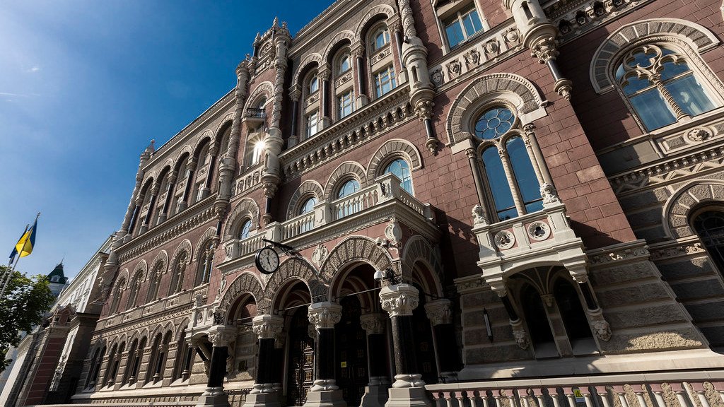 НБУ снова требует не создавать лишних проблем для PEPов