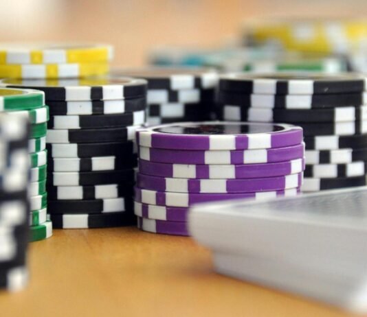 PlayCity забрал лицензию у Cosmolot и оштрафовал онлайн-казино на 12,9 млн грн