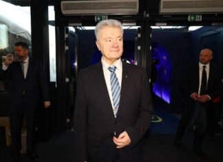 Порошенко показал декларацию за 2025 год: сменил прописку, подарил жене миллиард