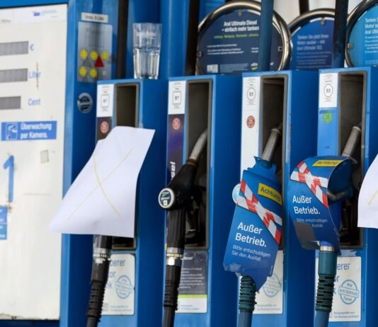 Пять стран ЕС предложили налог на сверхприбыли нефтегазовых компаний, как в 2022-м