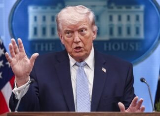 Трамп заявил, что ведет переговоры с Ираном о пошлинах и ослаблении санкций