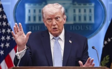 Трамп заявил, что ведет переговоры с Ираном о пошлинах и ослаблении санкций