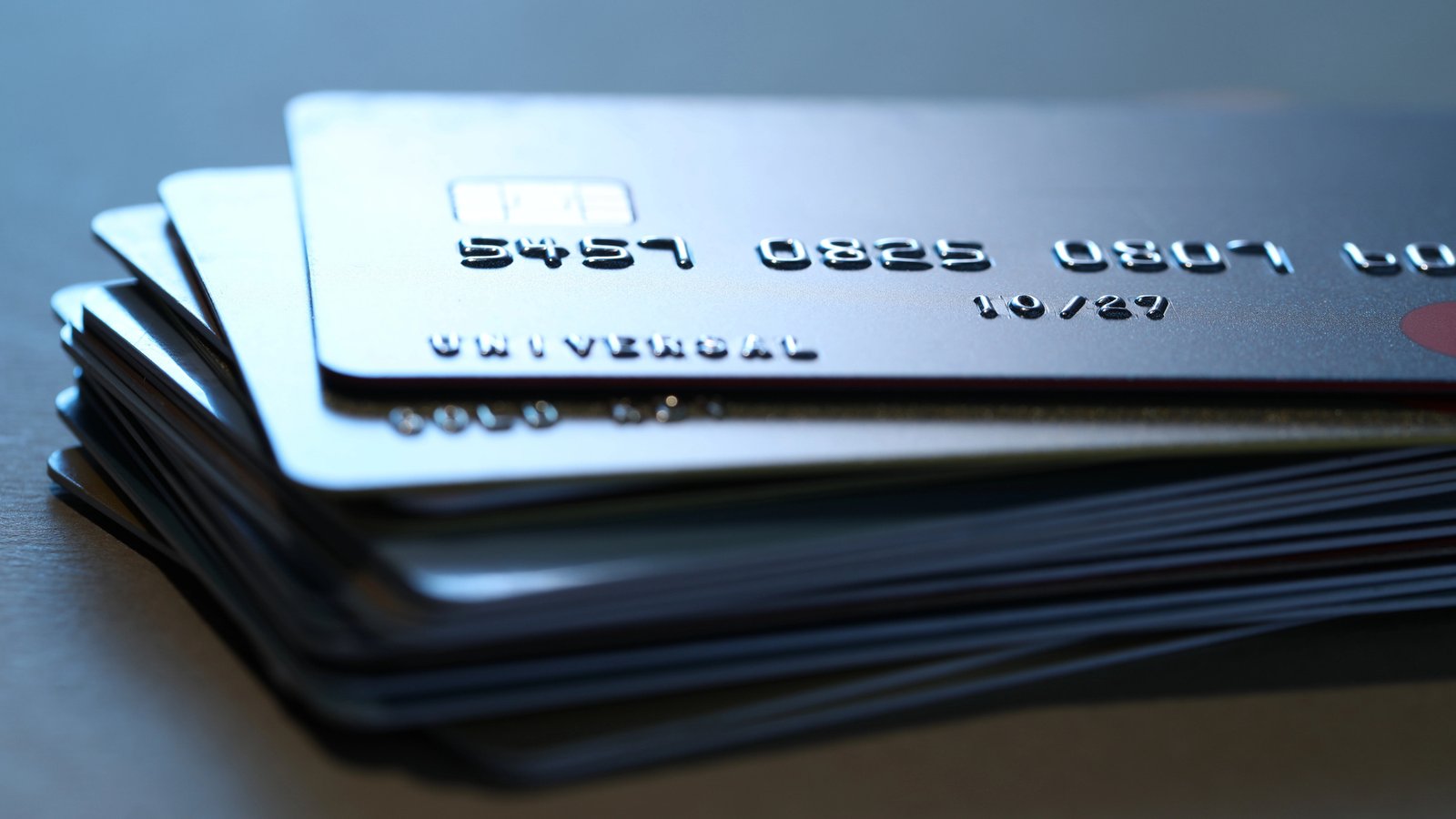 НБУ: В 2025 году мошеннических операций с картами стало меньше, но сумма убытков выросла