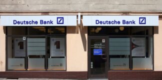 Крупнейший банк Германии признался в возможных нарушениях санкций против России