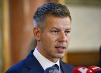 Зеленский заявил, что хотел бы возвращения денег Ощадбанка, которые «украл Орбан». Мадьяр ответил