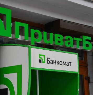 ПриватБанк запустил выездной сервис для военных и ветеранов. В декабре он попал в скандал