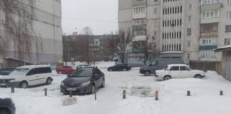 Від стовпчиків до літнього майданчика: у Чернігові знесуть понад 30 об‘єктів