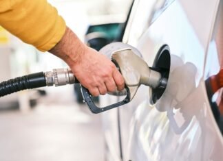 Сколько стоит заправить авто 17 апреля: цены на бензин, дизель и газ