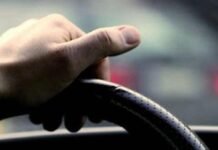 ДТП у Ніжині на Чернігівщині: водій на великій швидкості врізався в гараж, є постраждалі