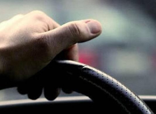 ДТП у Ніжині на Чернігівщині: водій на великій швидкості врізався в гараж, є постраждалі