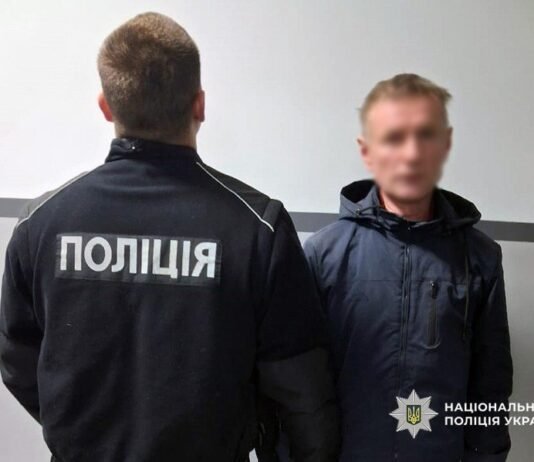 Вдарив стільцем по голові: у Чернігові 46-річний чоловік побив співмешканку