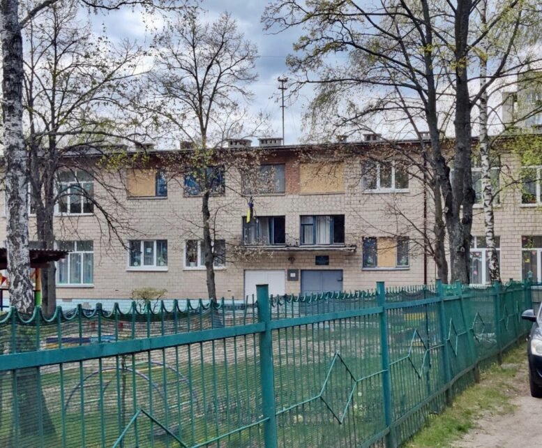 У Чернігові триває ліквідація наслідків ворожої атаки (Фото)