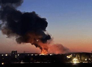 В Одессе прогремели взрывы: россияне массированно атаковали город «Шахедами», поднялись пожары (видео)
