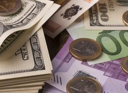 Стрімке зростання: чому дорожчають долар і євро