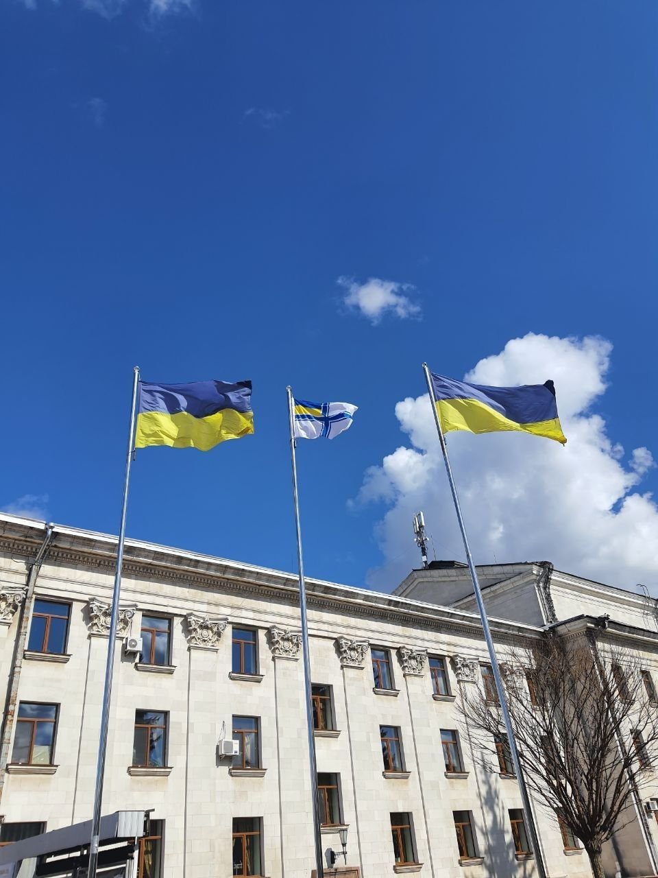 У центрі Чернігова замайорів Військово-Морський прапор ЗСУ