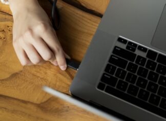 Зарядит даже ноутбук: новый повербанк мощностью 100 Вт уже близко (фото)