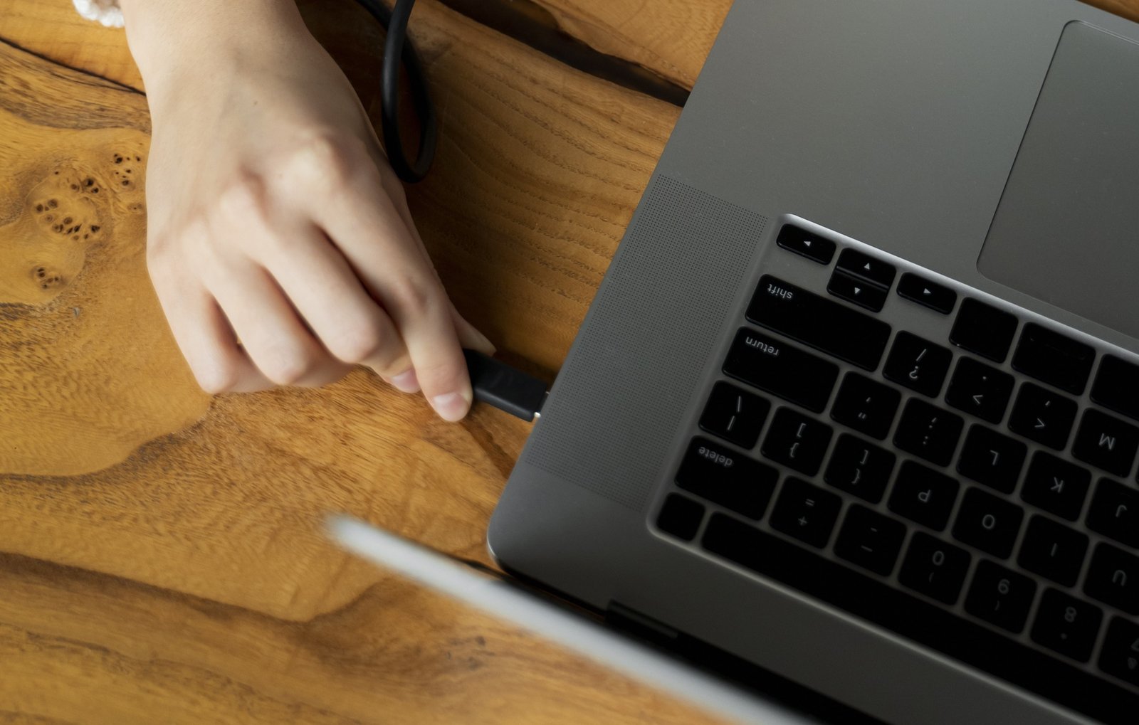 Зарядит даже ноутбук: новый повербанк мощностью 100 Вт уже близко (фото)