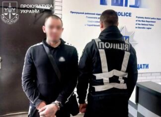 На Чернігівщині у відділенні пошти затримали двох чоловіків, які намагалися викрасти посилки