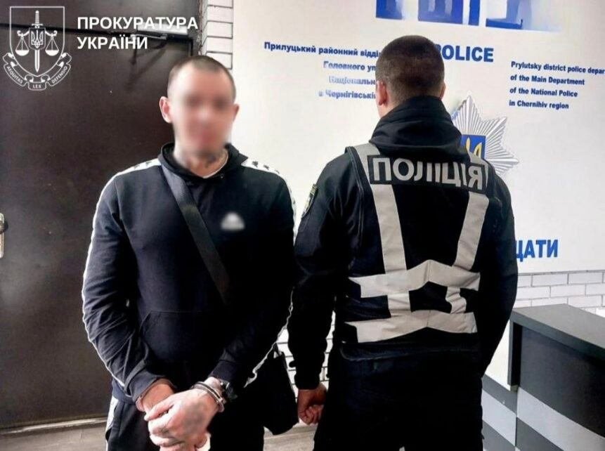 На Чернігівщині у відділенні пошти затримали двох чоловіків, які намагалися викрасти посилки