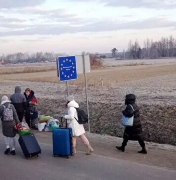 Выезд женщин за границу: адвокат объяснил, кого имеют право не выпускать за пределы Украины