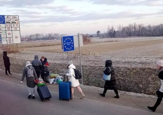 Выезд женщин за границу: адвокат объяснил, кого имеют право не выпускать за пределы Украины