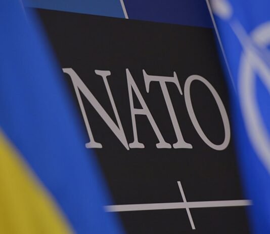 «Как ни парадоксально»: возможный выход США из НАТО дает Украине немного надежды, — Politico