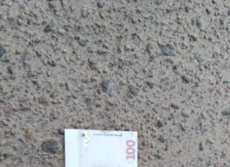 На Чернігівщині ворог з безпілотника розкидав фальшиві гроші