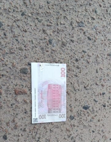 На Чернігівщині ворог з безпілотника розкидав фальшиві гроші