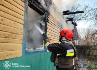 На Чернігівщині ворожий безпілотник пробив дах житлового будиноку (Фото)