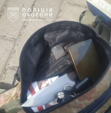 У Чернігові затримали чоловіка, який погрожував ножем відвідувачу закладу (Фото)