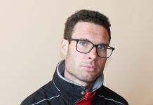 Волонтер зі Сновська Дмитро Шакал написав книгу про життя з синдромом Туретта