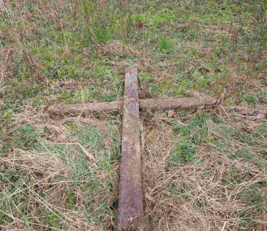 На Чернігівщині занедбали могили родичів одного з розробників першої атомної бомби (Фото)