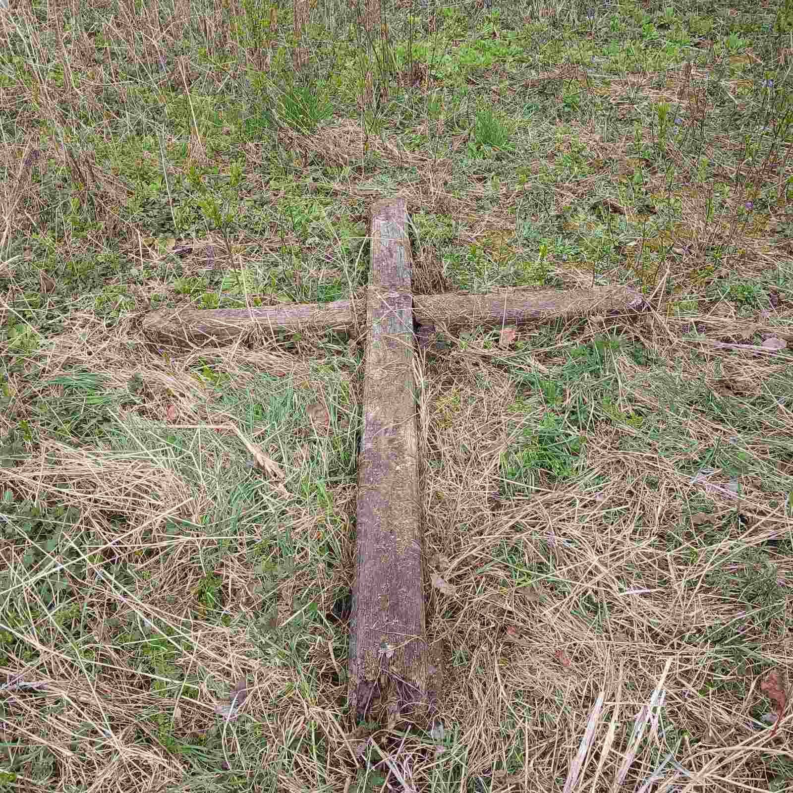 На Чернігівщині занедбали могили родичів одного з розробників першої атомної бомби (Фото)