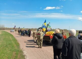 Загинув на Донецькому напрямку: громада на Чернігівщині попрощалася із захисником