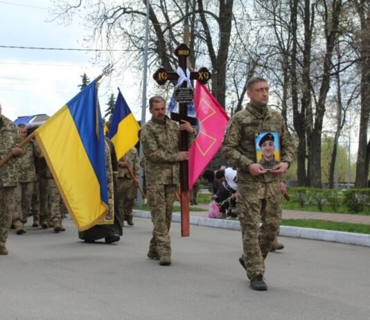 На Чернігівщині прощалися із захисником, який загинув на Сумщині