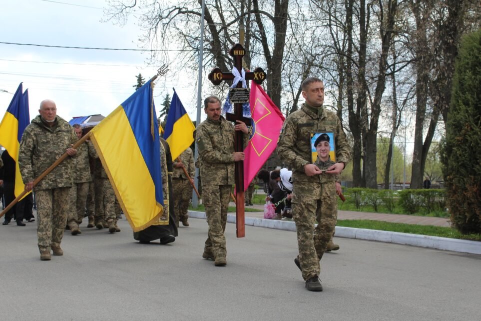 На Чернігівщині прощалися із захисником, який загинув на Сумщині