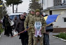 Народився в Маріуполі, виріс на Чернігівщині: громада провела в останню путь захисника